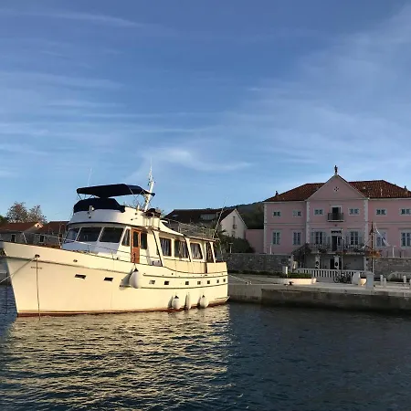 Alte Veste Yacht Hvar Ботель