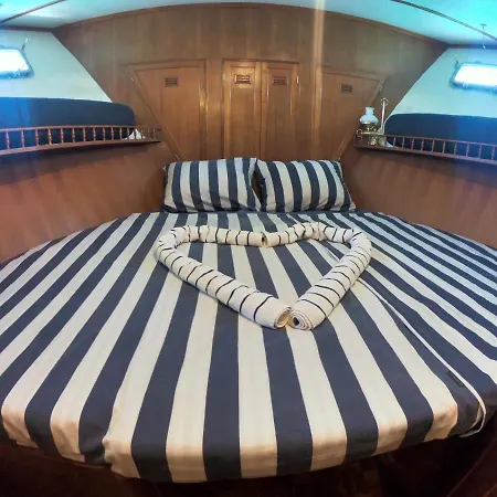 Alte Veste Yacht Hvar Стари Град