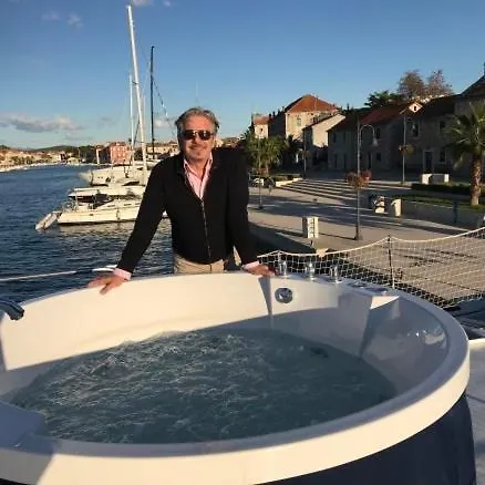 Alte Veste Yacht Hvar Ботель