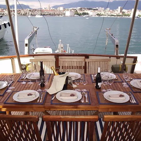 Alte Veste Yacht Hvar *