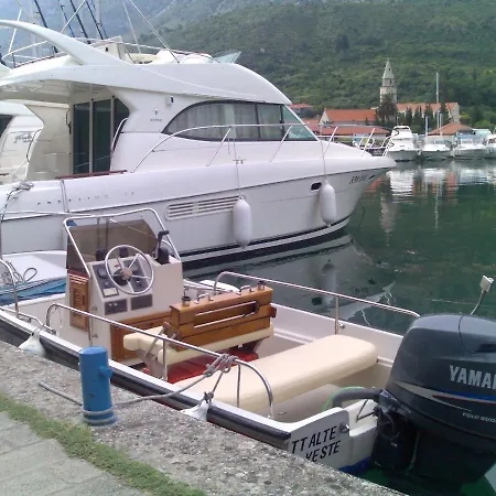 Alte Veste Yacht Hvar Ботель *